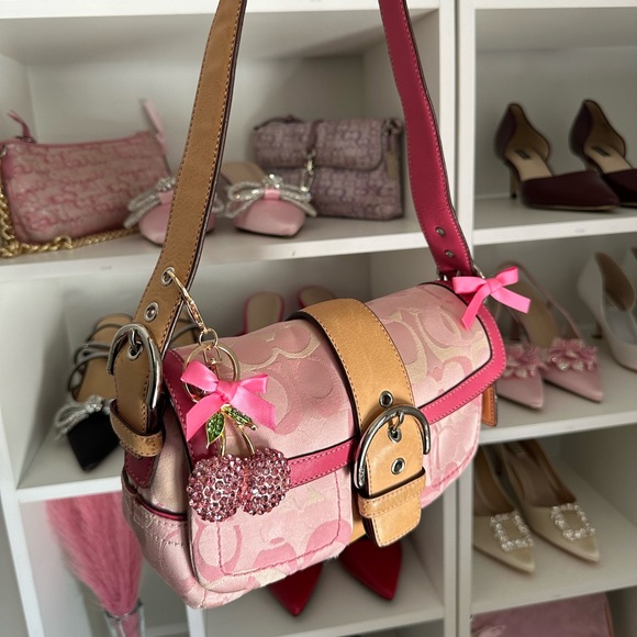 Coach Handbags - Pink Optic Tan Leather Y2K Coach SoHo Shoulder Bag 🎀🩷